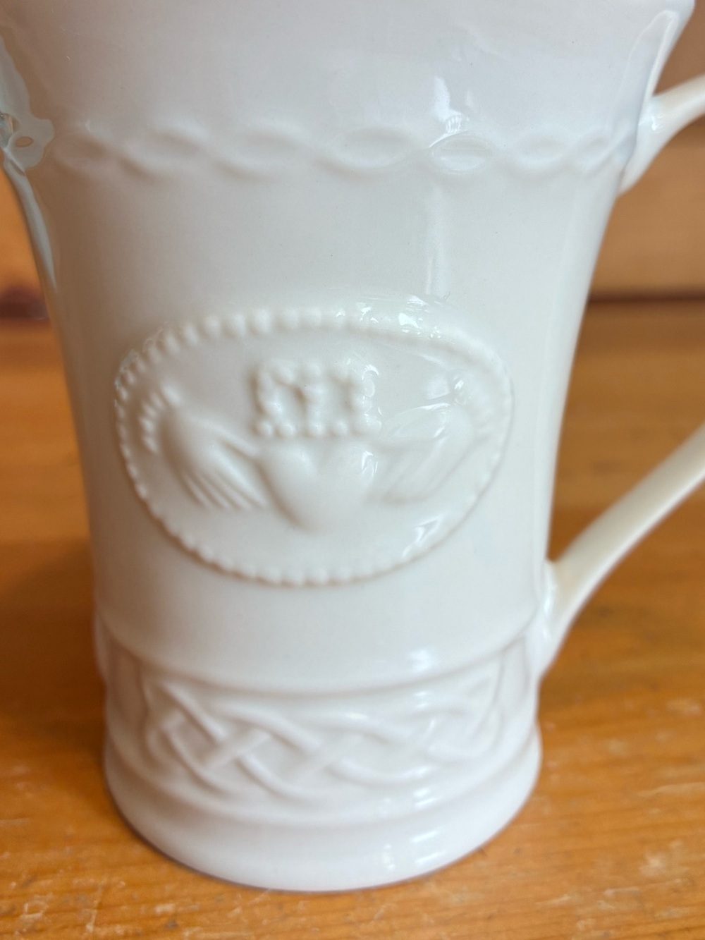 Belleek White Ceramic Piece with Gold Marking - Picture 2 of 12
